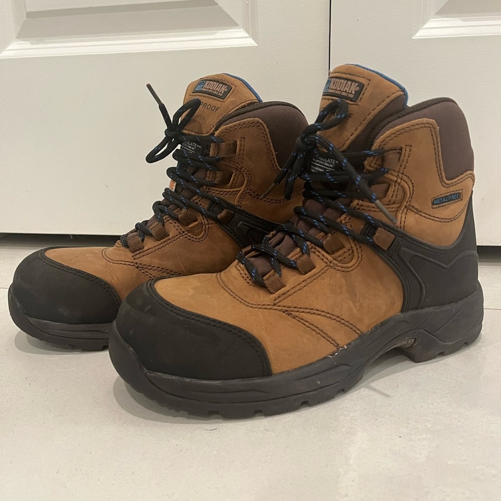 Womens brown hiking boots, size US 8.5. EU39. KODIAK WATERPROOF - Picture 2 of 6